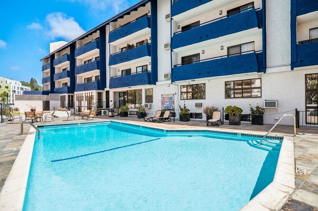 10982 Roebling Ave, Unit 339 in Los Angeles, CA - Building Photo