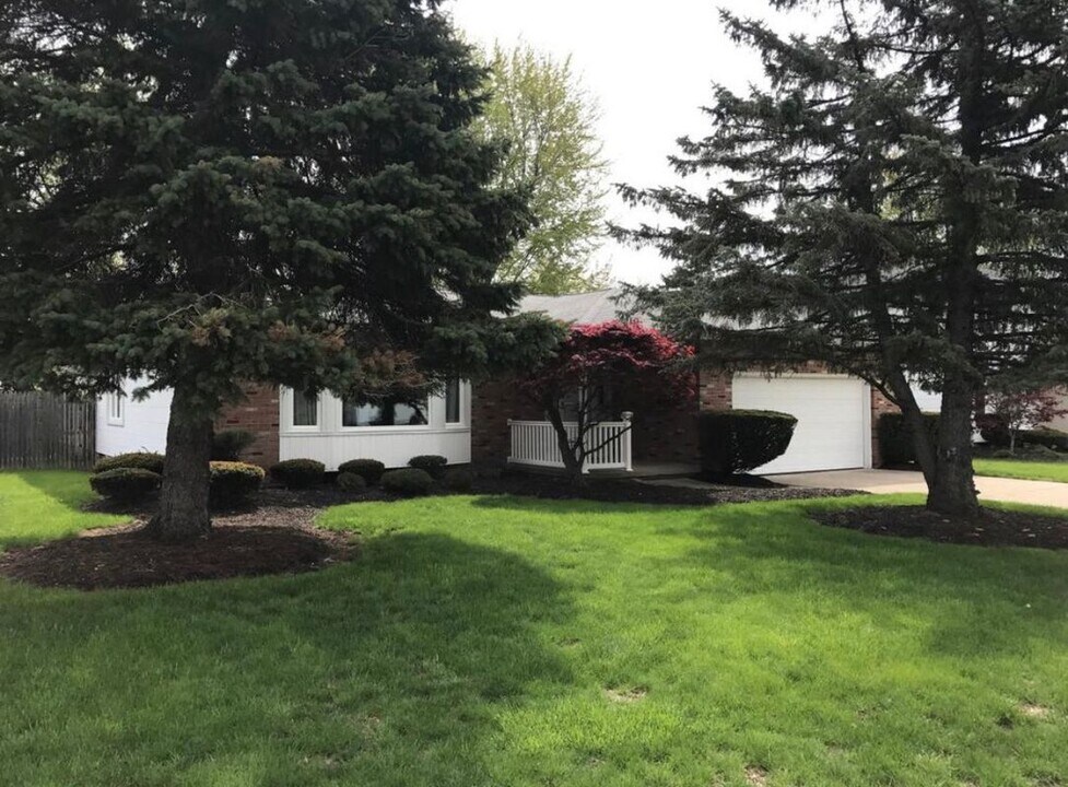 60 McNair Rd in Buffalo, NY - Building Photo