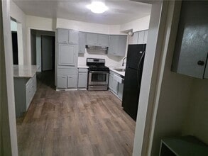 2411 Lauradale Dr in New Orleans, LA - Building Photo - Building Photo