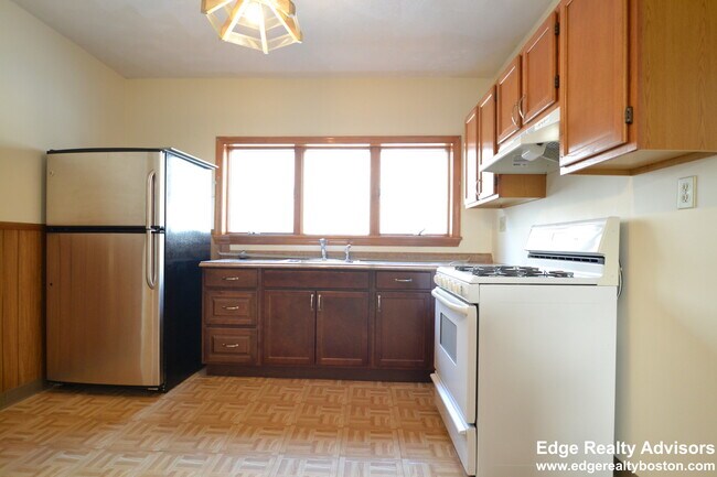 property at 39 Montfern Ave