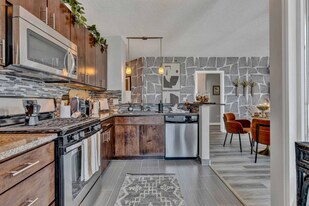 323 E Ohio St in Chicago, IL - Building Photo