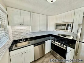 13 Buxton Ave in Somerset, MA - Building Photo