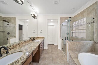 7130 Laguna Villas in Houston, TX - Building Photo - Building Photo