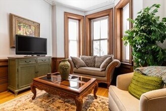 1609 Tremont St, Unit 1 in Boston, MA - Foto de edificio - Building Photo