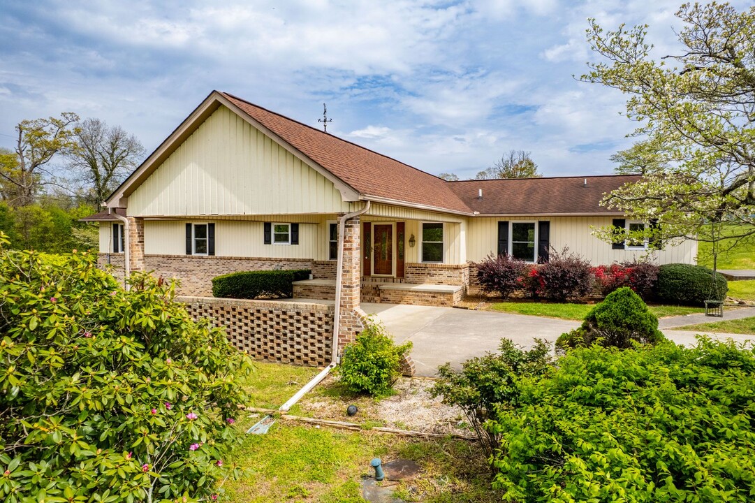 3240 Tuckaleechee Pike in Maryville, TN - Building Photo