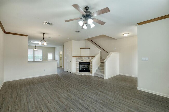 2215 Dry Creek Dr in Round Rock, TX - Building Photo - Building Photo