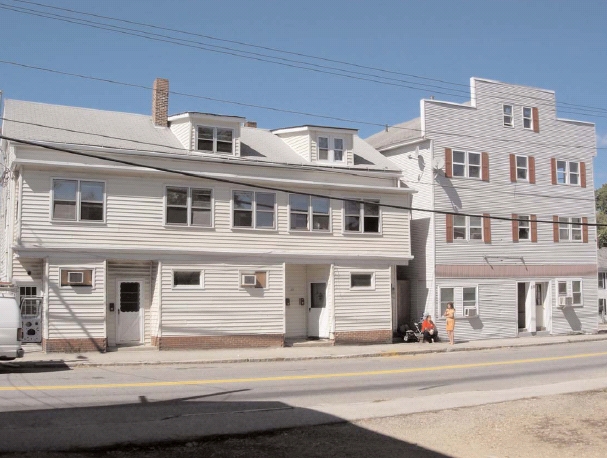 49-55 Pleasant St in Webster, MA - Foto de edificio