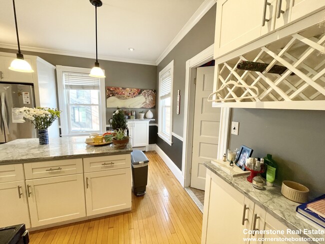 76 Parker Hill Ave, Unit 1 in Boston, MA - Foto de edificio - Building Photo