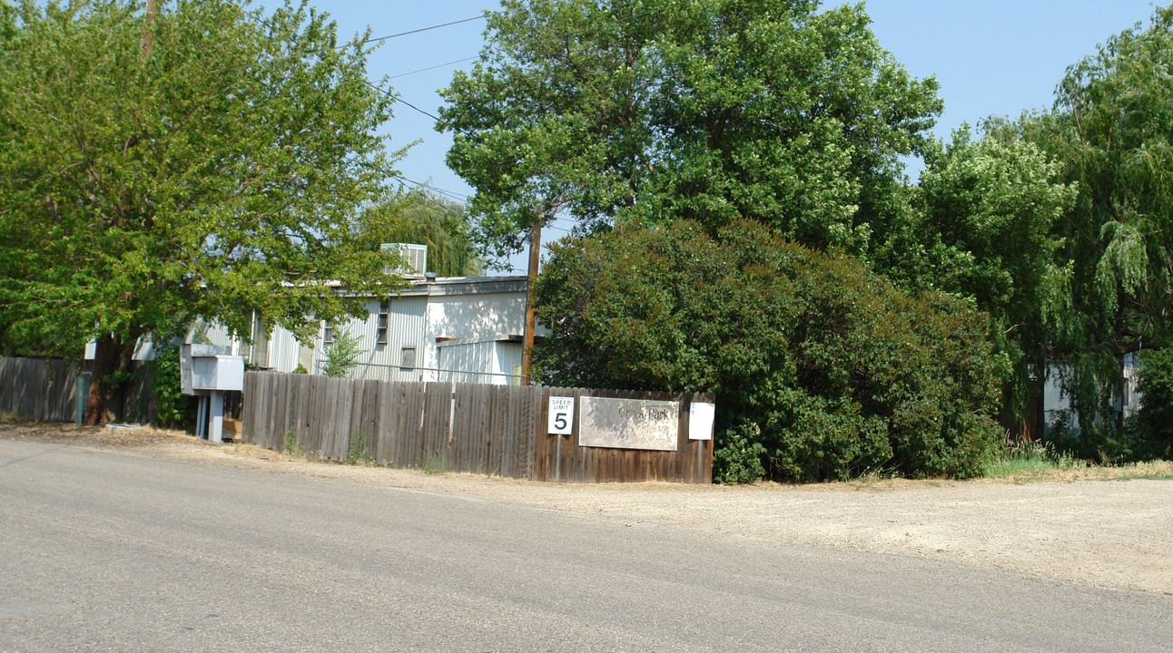 215 E 38th St in Garden City, ID - Building Photo