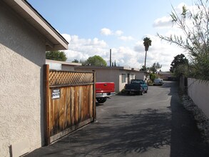 142 S Virginia Ave in Azusa, CA - Building Photo - Building Photo