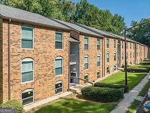 887 Gatehouse Dr-Unit -B in Decatur, GA - Building Photo - Building Photo