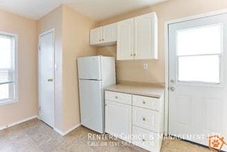 Pet Friendly Top Floor Apartment Near Down in Lethbridge, AB - Building Photo - Building Photo