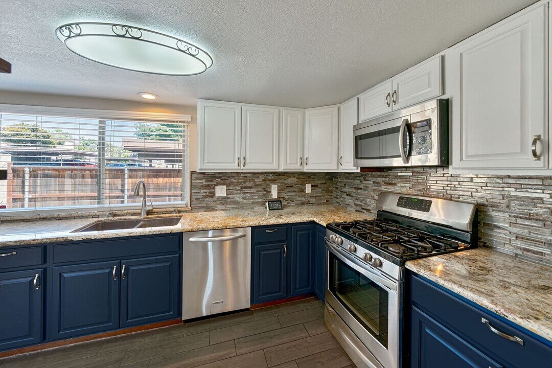 6038 Casa Alegre in Carmichael, CA - Building Photo