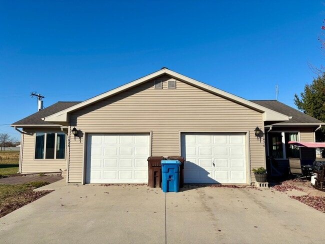 1626-1628-1628 Wayne St in Bluffton, IN - Building Photo - Building Photo