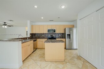 1127 SW 104th Way in Pembroke Pines, FL - Building Photo - Building Photo