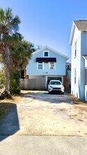 136 S Peninsula Dr in Daytona Beach, FL - Foto de edificio - Building Photo