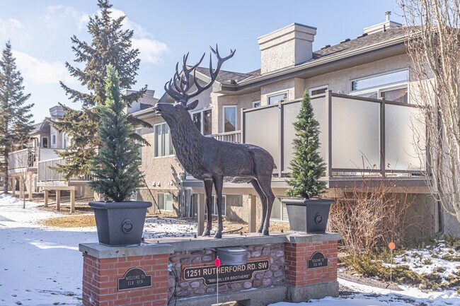 Elk Run in Edmonton, AB - Building Photo - Building Photo