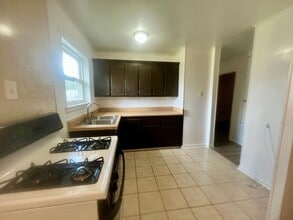 240 Azalea Dr in Westwego, LA - Foto de edificio - Building Photo