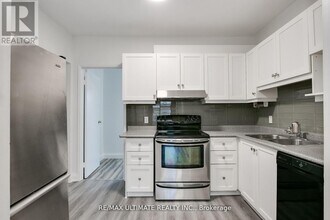 528 Runnymede Rd in Toronto, ON - Building Photo - Building Photo