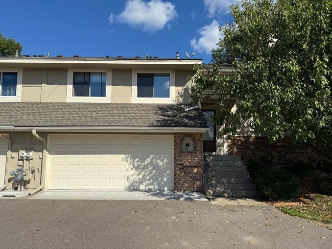 13847 86th Ave N in Maple Grove, MN - Building Photo - Building Photo