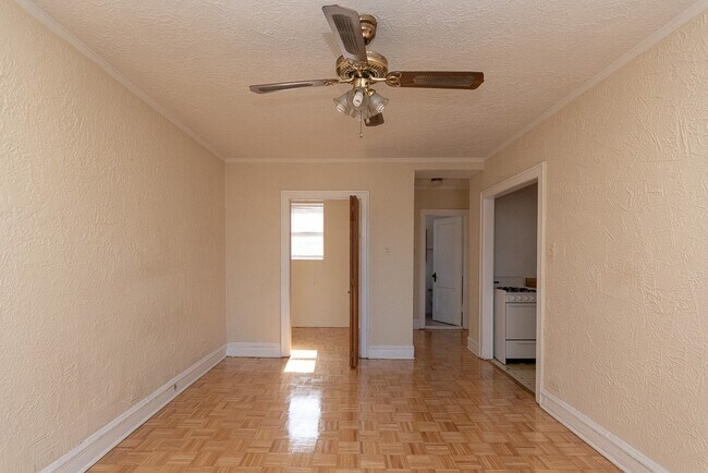 717 W Belmont Ave, Unit A09C in Chicago, IL - Foto de edificio - Building Photo
