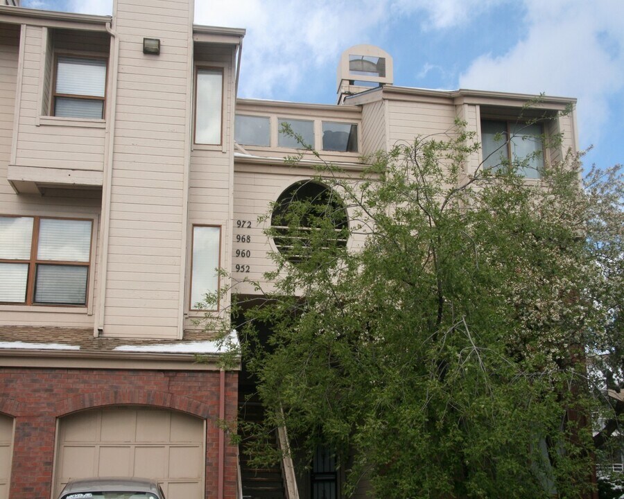 960 Acapulco Ct in Colorado Springs, CO - Building Photo