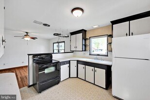 27 Roselle Ave in Lancaster, PA - Building Photo