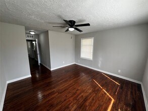 5815 Southseas St in Houston, TX - Building Photo - Building Photo