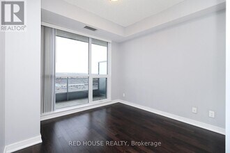 9201-9201 Yonge St in Richmond Hill, ON - Building Photo - Building Photo