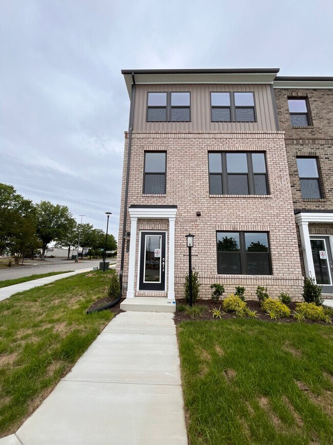 10118 Virginia Blvd in Glen Allen, VA - Building Photo - Building Photo