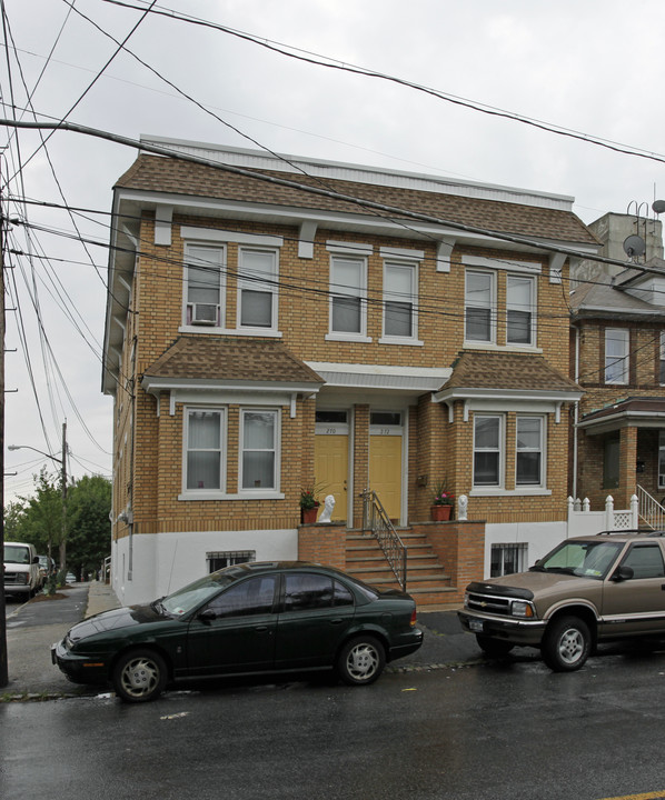 270-272 McClean Ave in Staten Island, NY - Building Photo