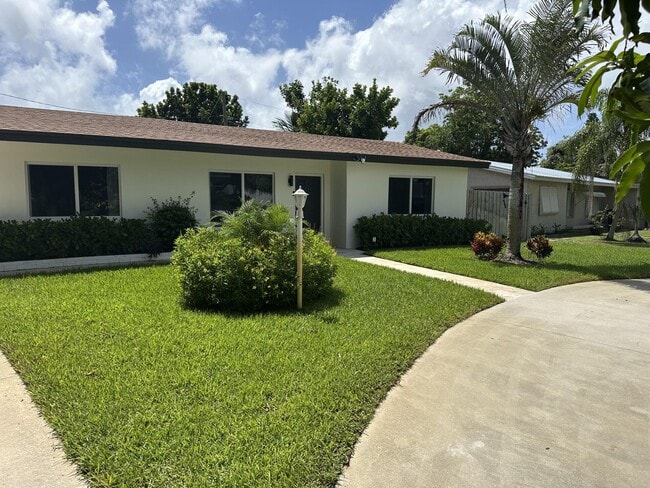 1702 High Ridge Rd in Lake Worth Beach, FL - Building Photo - Building Photo