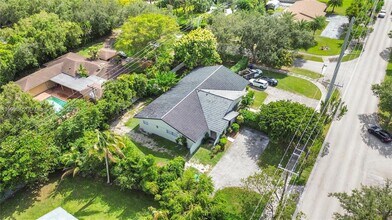 12193 SW 82nd Ave in Pinecrest, FL - Building Photo - Building Photo