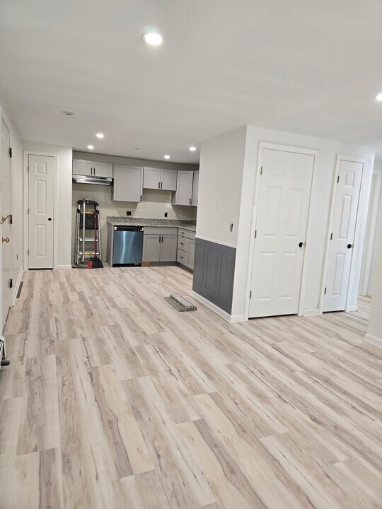 403 White Cedar Blvd in Portsmouth, NH - Building Photo
