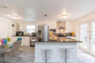 2804 Cedaridge Dr in Tampa, FL - Building Photo - Building Photo
