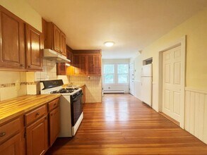 1834 River St, Unit 1 in Boston, MA - Foto de edificio - Building Photo