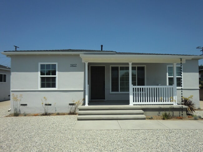 1907 W 154th Pl, Unit B in Gardena, CA - Foto de edificio - Building Photo