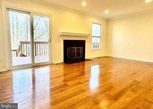 6291 Kerrydale Dr in Springfield, VA - Building Photo - Building Photo