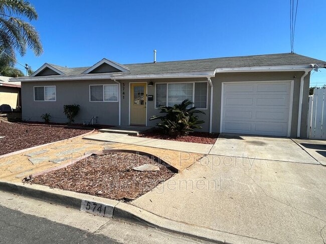 5741 Calle Sal Si Puedes in San Diego, CA - Building Photo - Building Photo