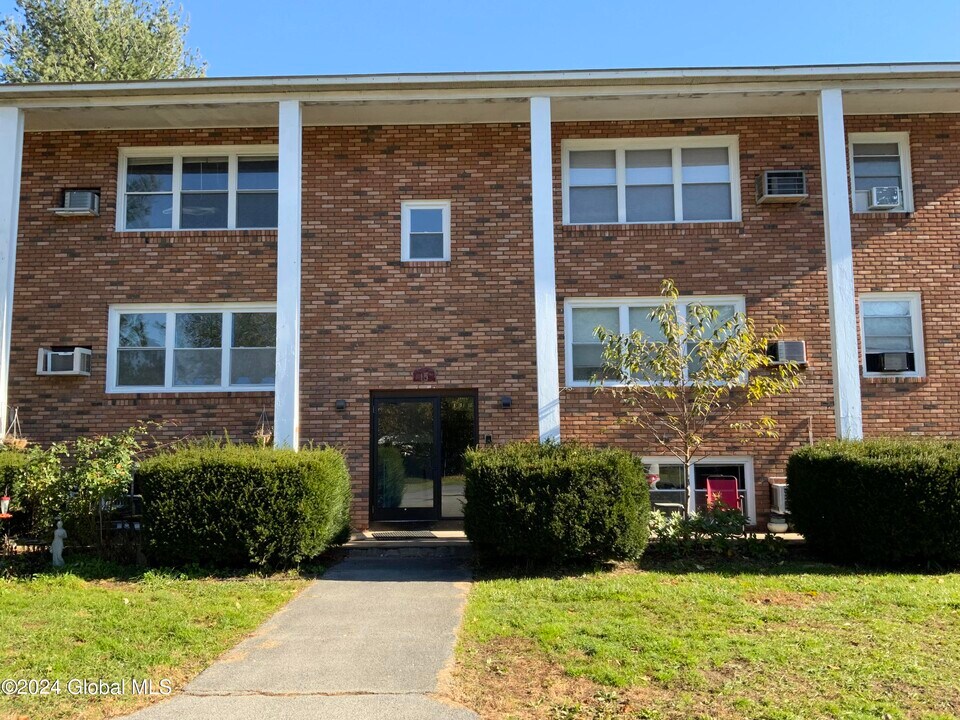 11-21 Ashdown Rd, Unit 15D in Burnt Hills, NY - Building Photo