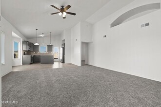 1041 Summer Lake St in Horizon City, TX - Building Photo - Building Photo