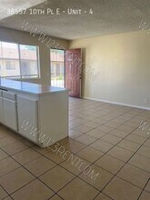 38557 10th St E in Palmdale, CA - Foto de edificio - Building Photo