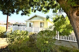 129 S 11th St in Santa Paula, CA - Building Photo