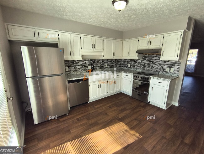 102 Peachtree Ct in Lagrange, GA - Building Photo - Building Photo