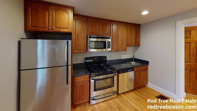 428 Franklin St, Unit 1L in Cambridge, MA - Building Photo - Building Photo
