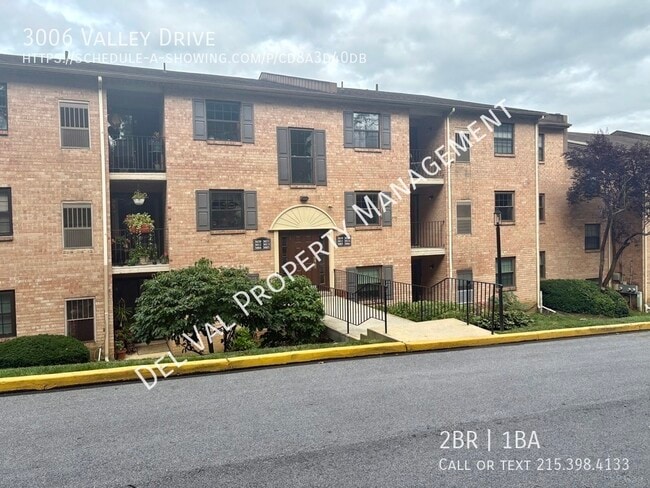 property at 3006 Valley Dr