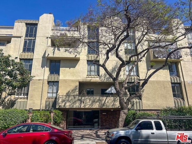 720 Huntley Dr in West Hollywood, CA - Building Photo - Building Photo