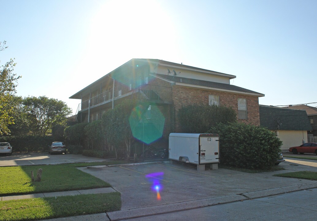 2325 Pasadena Ave in Metairie, LA - Building Photo