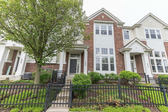 property at 660 Grosvenor Ln