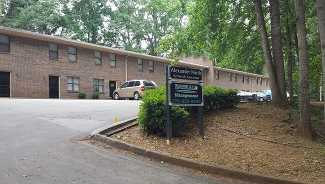 92 N Alexander St NE